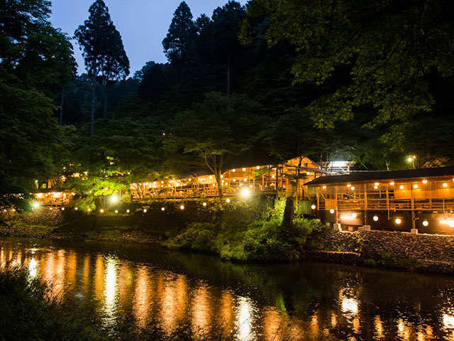 ザ ロイヤルパークホテル 京都四条の 夏の風物詩 川床を愉しむ宿泊プラン