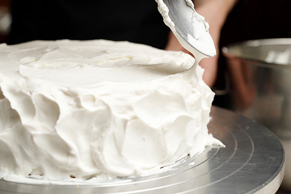 2ページ目 生クリームの絞り方をプロが指南 失敗しないホールケーキのデコテク ホテルシェフに学ぶ インスタジェニックなsweetsレシピ